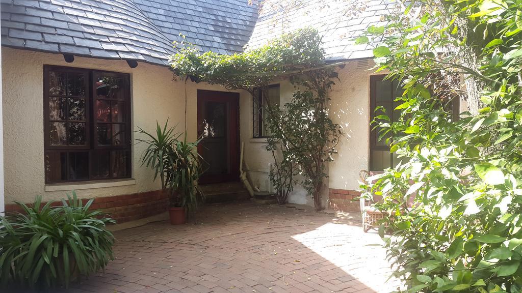 Rosebank Lodge & Backpacker Johannesburgo Exterior foto